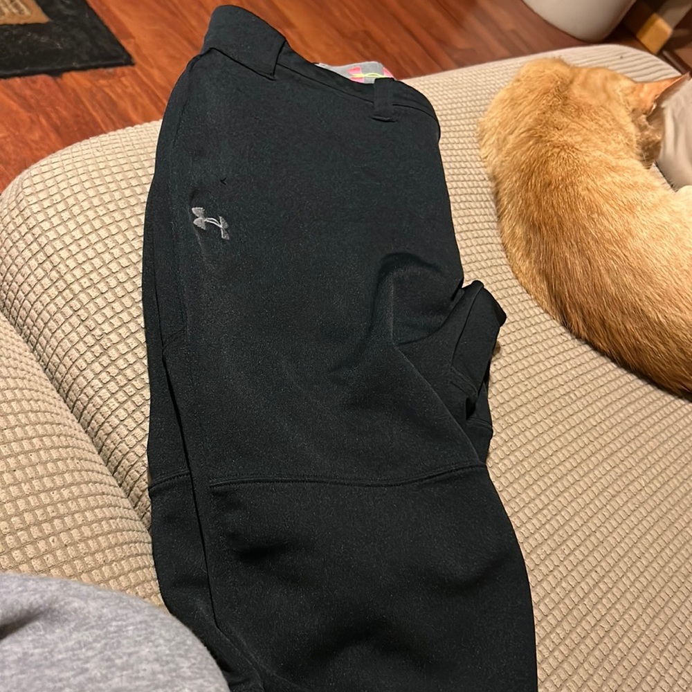 Women’s Under Armour capri style softball pants